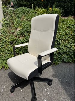 Swivel chair
