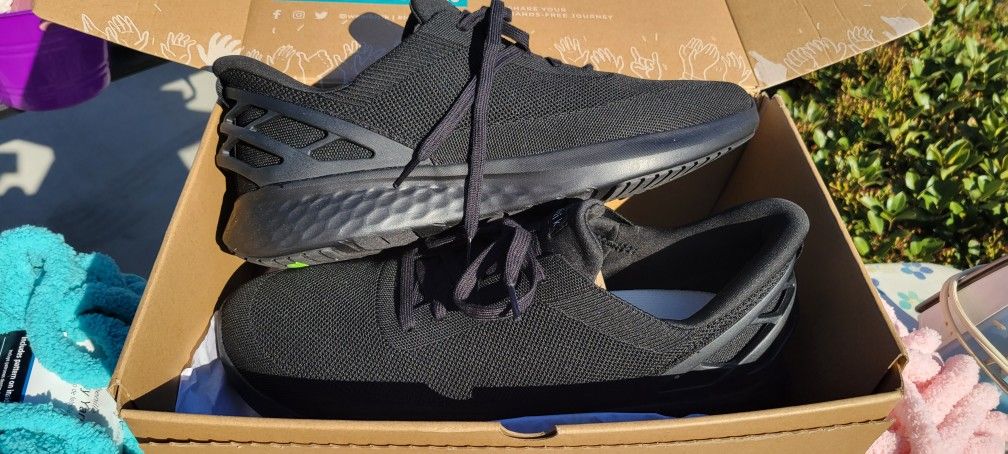 Kizik Shoes - Size 15