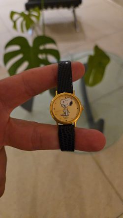 Vintage Armitron Peanuts Snoopy Women's Watch Gold Tone