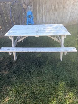 Free picnic table