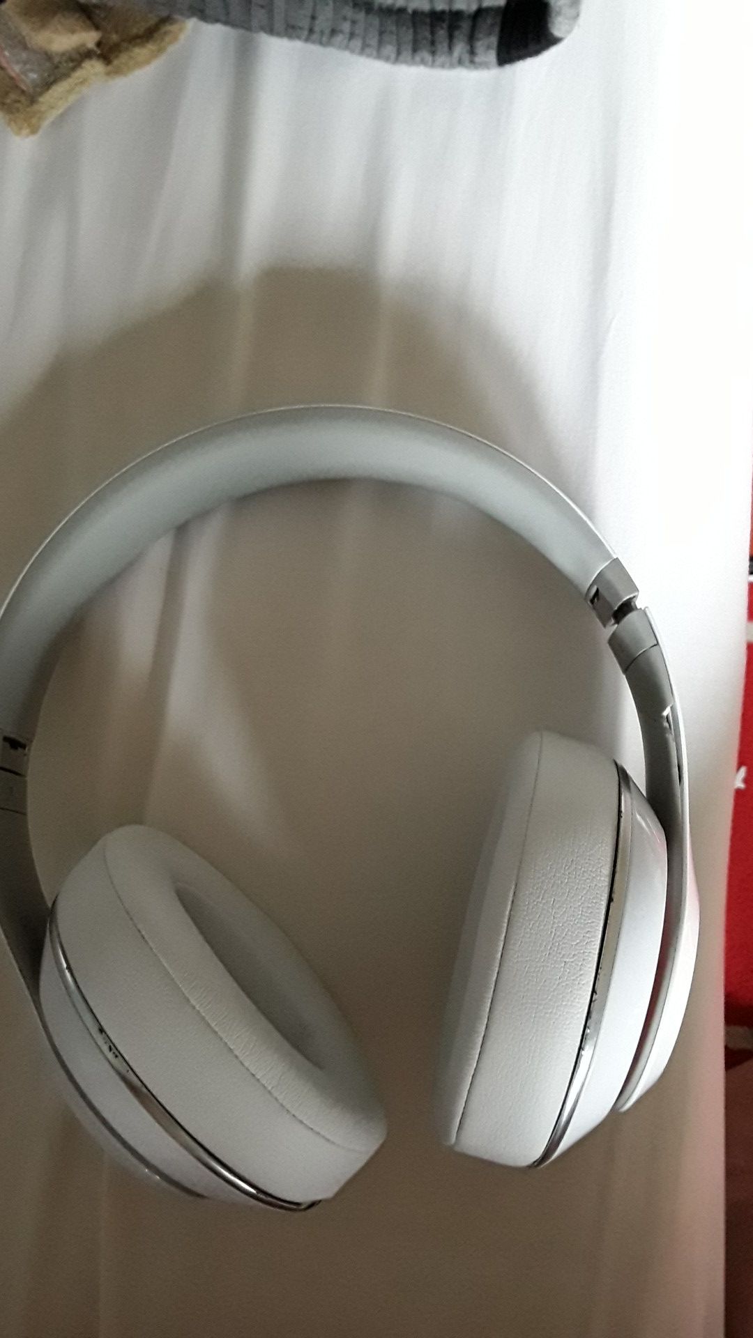 Brand new beats 2.0 wireless very willing to trade for good stuff