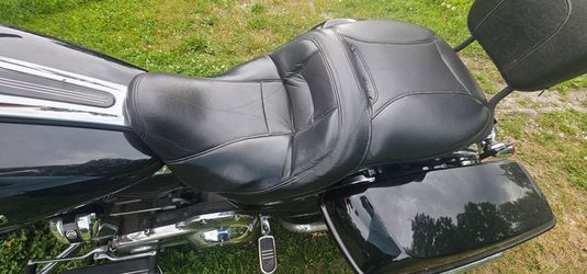 Harley davidson touring seat and TAB performance slip on exhaust