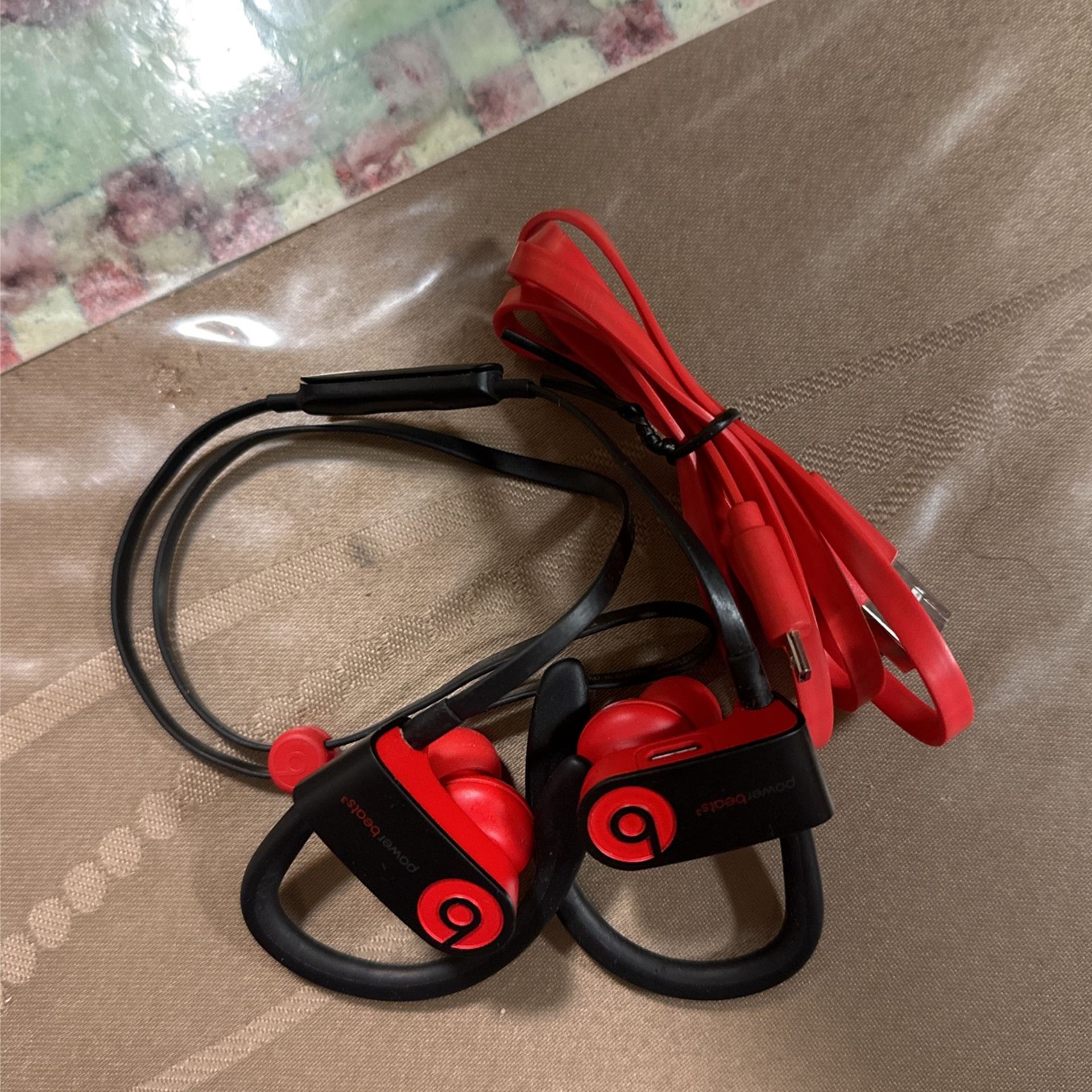 Powerbeats3 earbuds Obo
