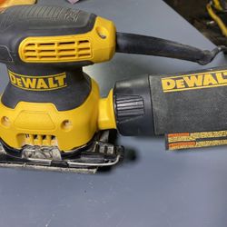 DEWALT 1/4 Sheet Orbital Palm Sander,