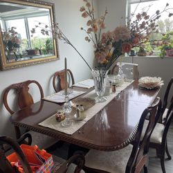 Dining Room Table & Chairs