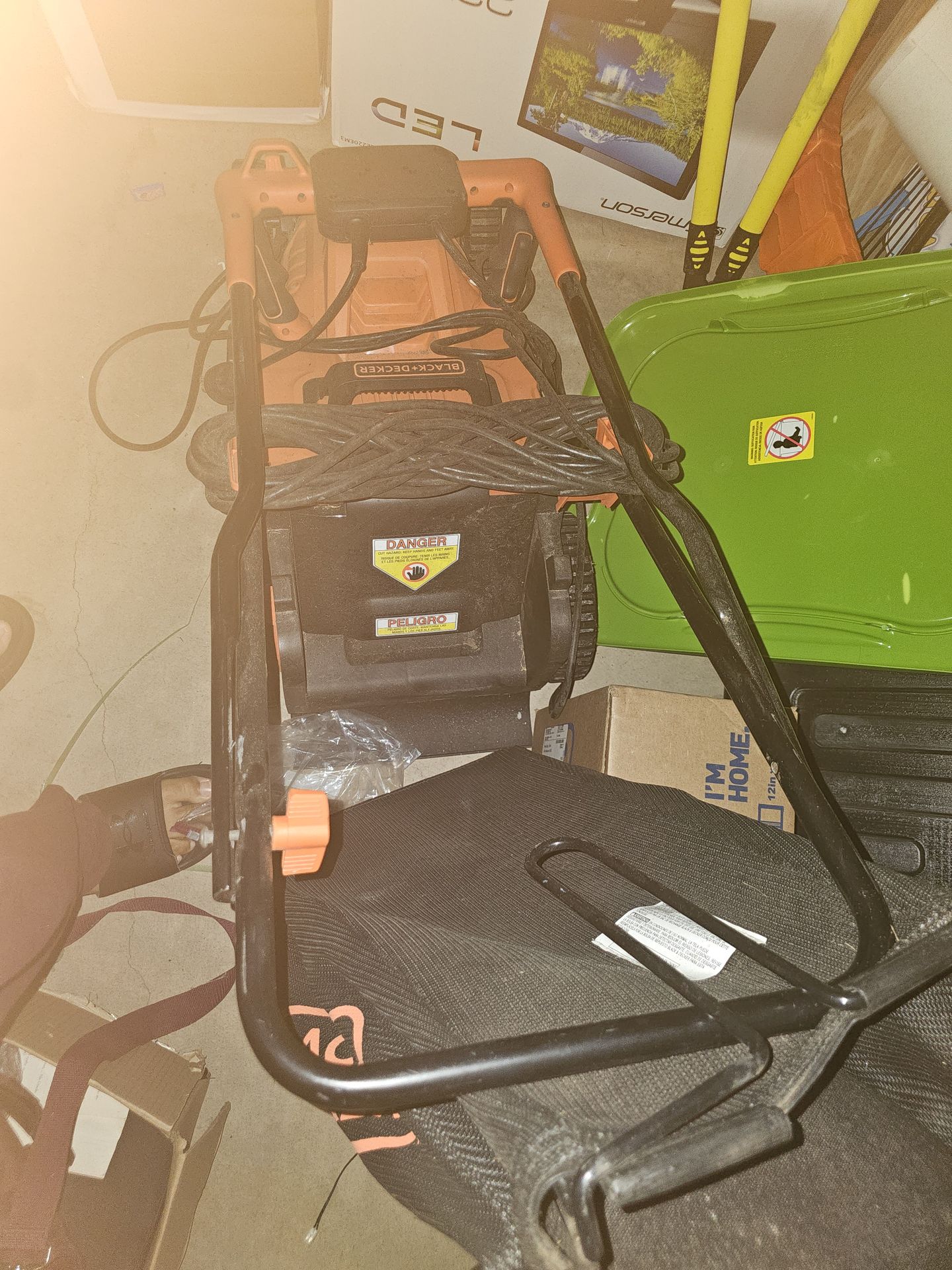 Black & Decker 3 in 1, 30cm Trimmer / Mower and Mower