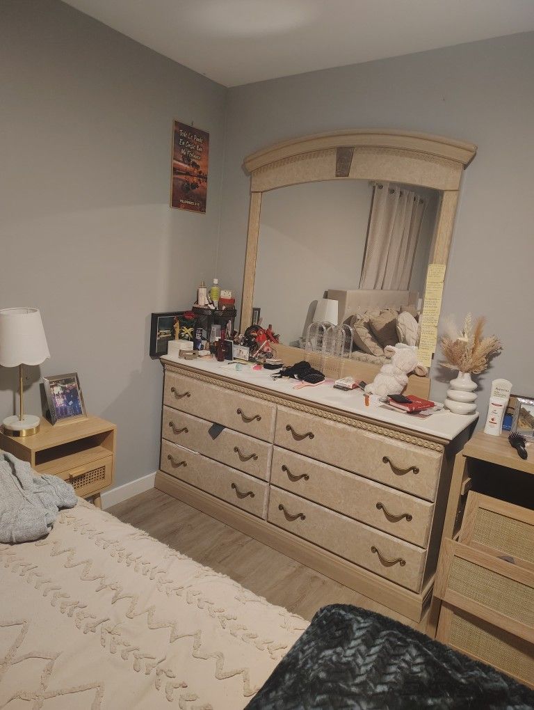 Cajonera Con Espejo /chest of drawers with mirror