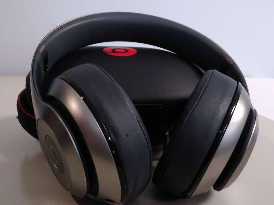 (Authentic) Titanium Beats Studio 2 Noise Cancelling Wireless Headphones