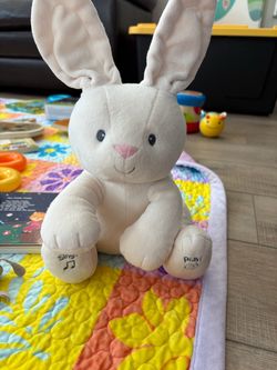 GUND flappy singingr white bunny