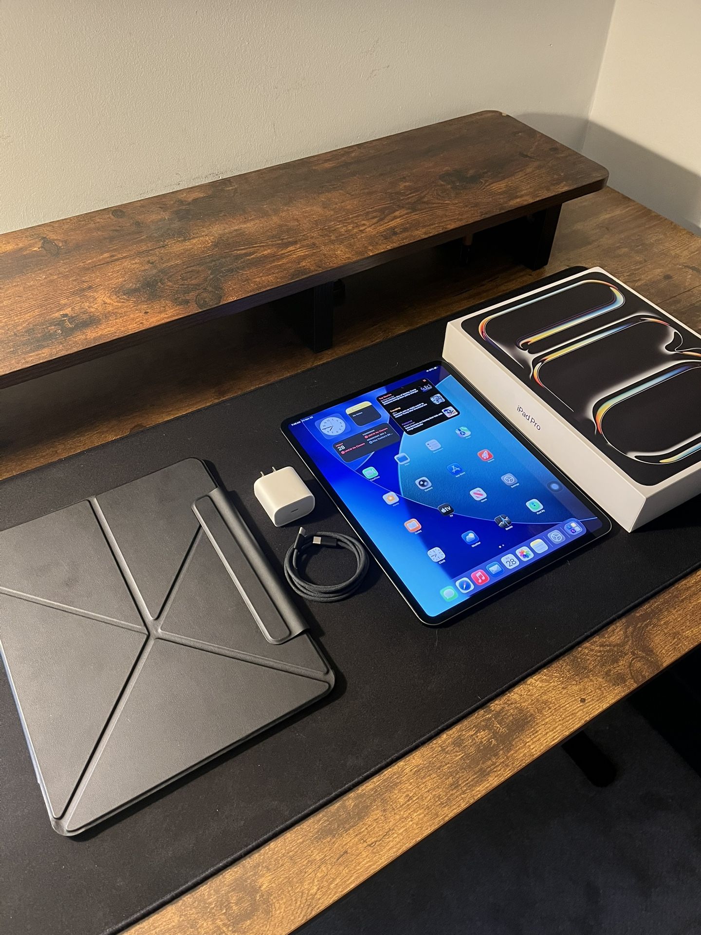 iPad Pro 13" (M5) Wifi + Cellular With Accessories