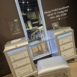 💕 Make Up Vanity Stations 💕 Furniture Sectionals Avail