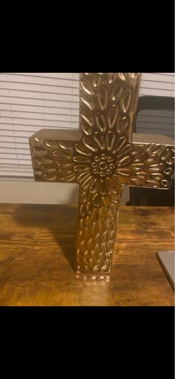 Gold solid cross statue