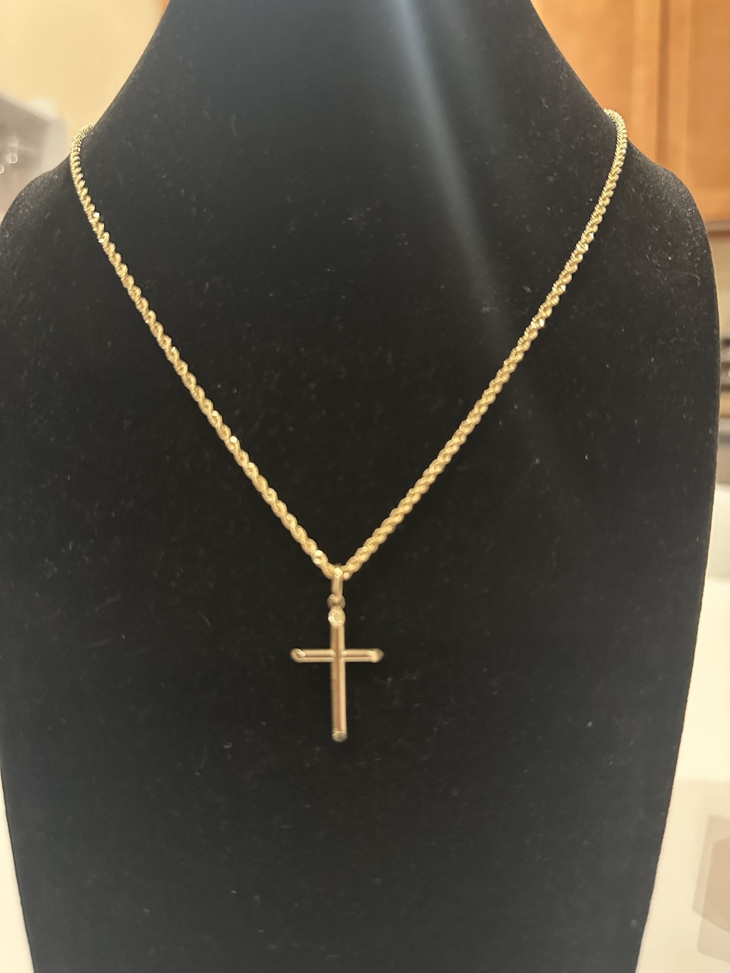 10kt Cross Pendant Necklace 20”