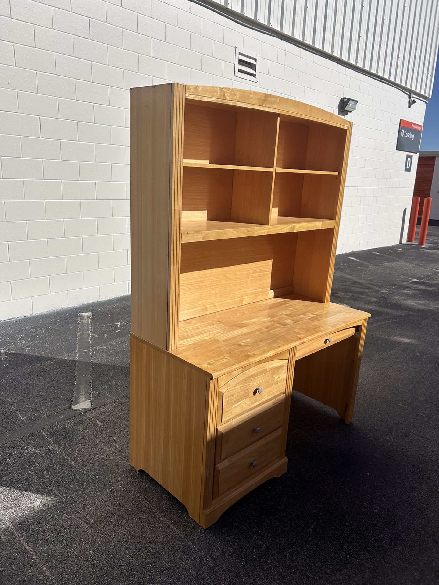 Sofa King Comfortable Wooden Desk With Hutch For Sale! Free Local Delivery 🚚