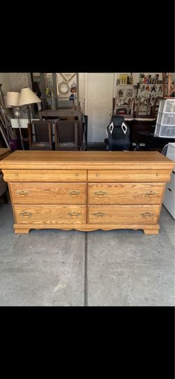 Dresser six drawers excellent condition