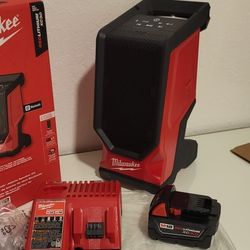 KIT M18 BLUETOOTH JOBSITE SPEAKER 