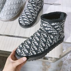 UGG women shoes size :us5-9