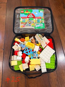 Duplo horse stable