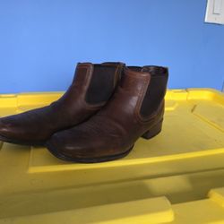 Brown  Ariat Boots  Size  9 Fair condition  $ 60.00