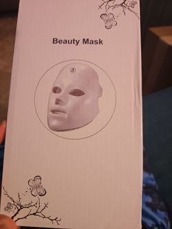 Beauty mask red light therapy