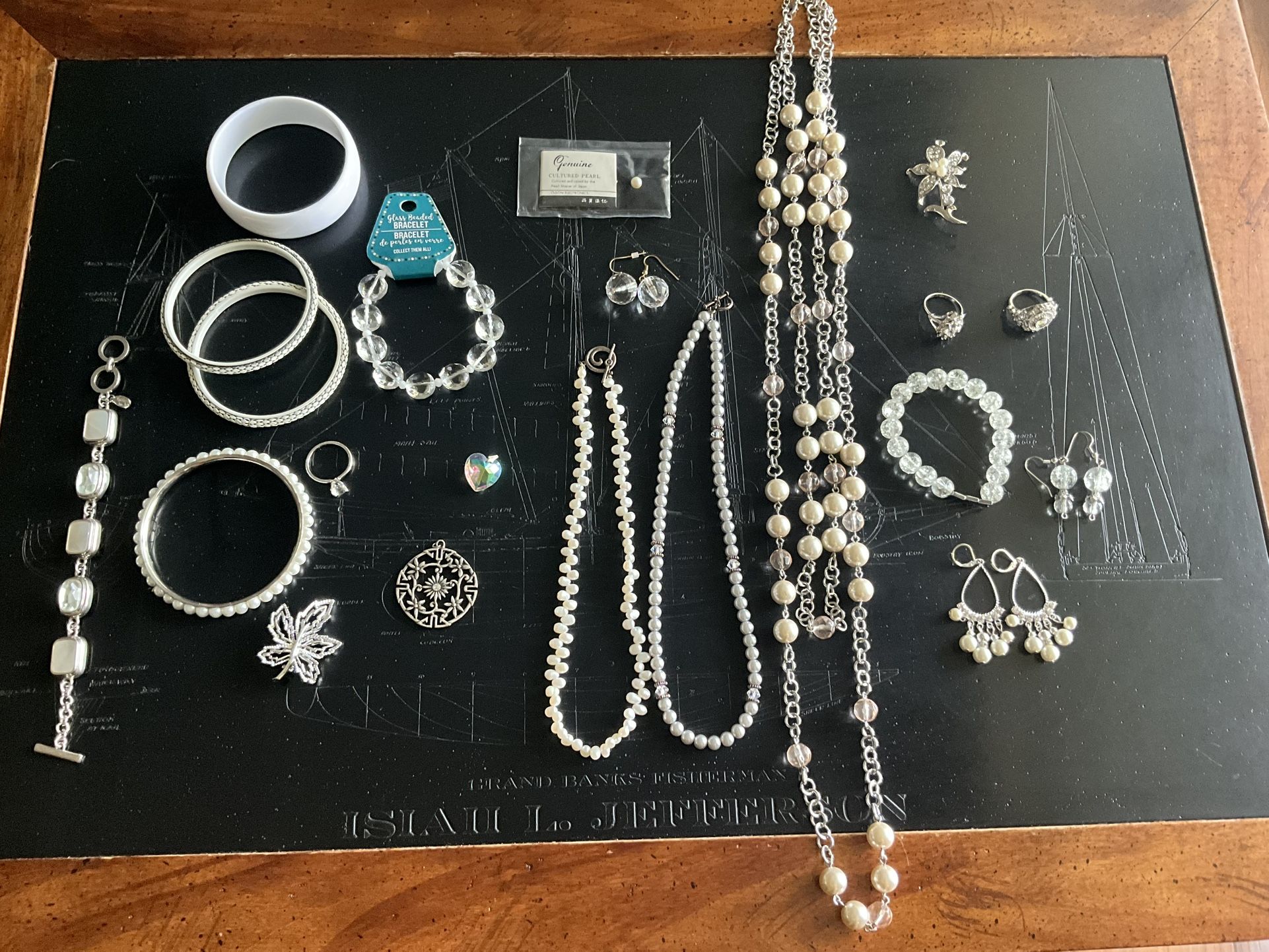 20 Pieces Of Costume Jewelry. Mostly Silver Tone White & Clear One Signed cookie lee One 925 Clasp Lot #6