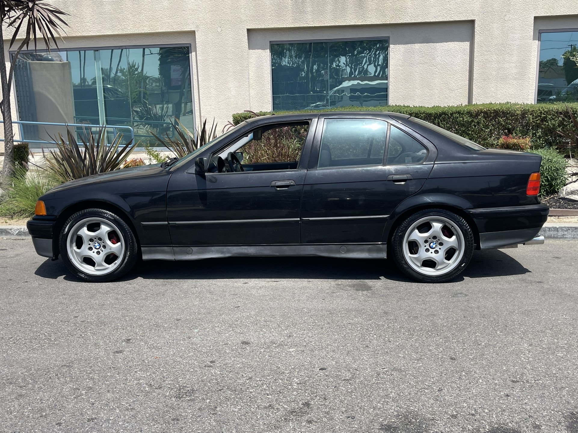 BMW 325i