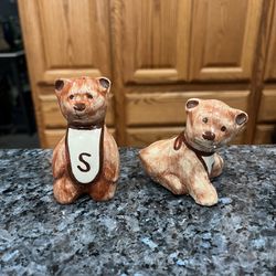 Vintage Cute Bear Pair of Salt And Pepper Shakers.  Preowned No Stoppers 
