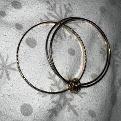 Beautiful gold bracelet 