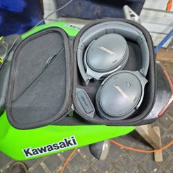 BOSE  Earphones.