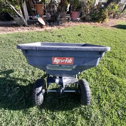 AGRI-FAB SPREADER TOW BEHIND