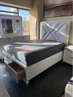 Queen bed room set on Sale