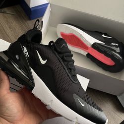 Nike 270 / Mens 8.5 , 9.5 , 10 , 11