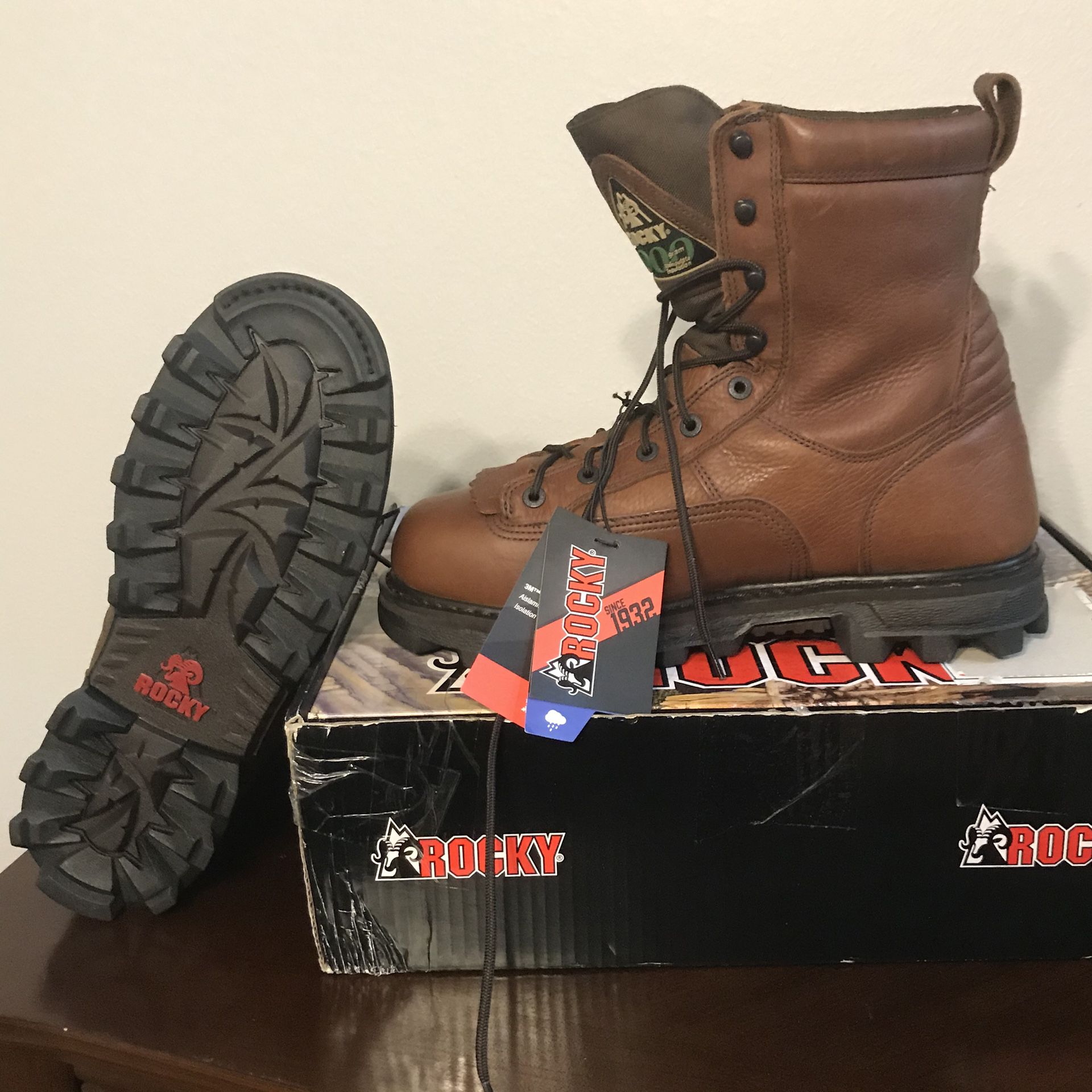 Rocky men’s bearclaw insulated waterproof hunting boot size 11.5 M ,brand new
