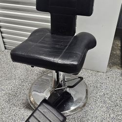 ADJUSTABLE CHAIR
