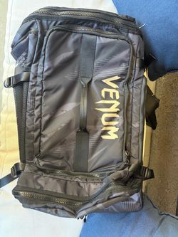 Venum ufc convertible sports bag