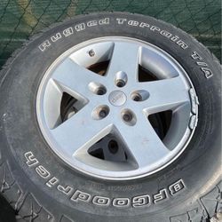 17" Jeep Wrangler Factory Wheels OEM Rims And Tires all 4