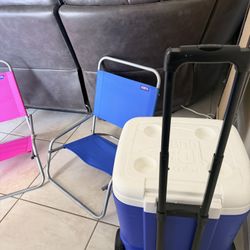 Hielera Y 2 Sillas Usadas