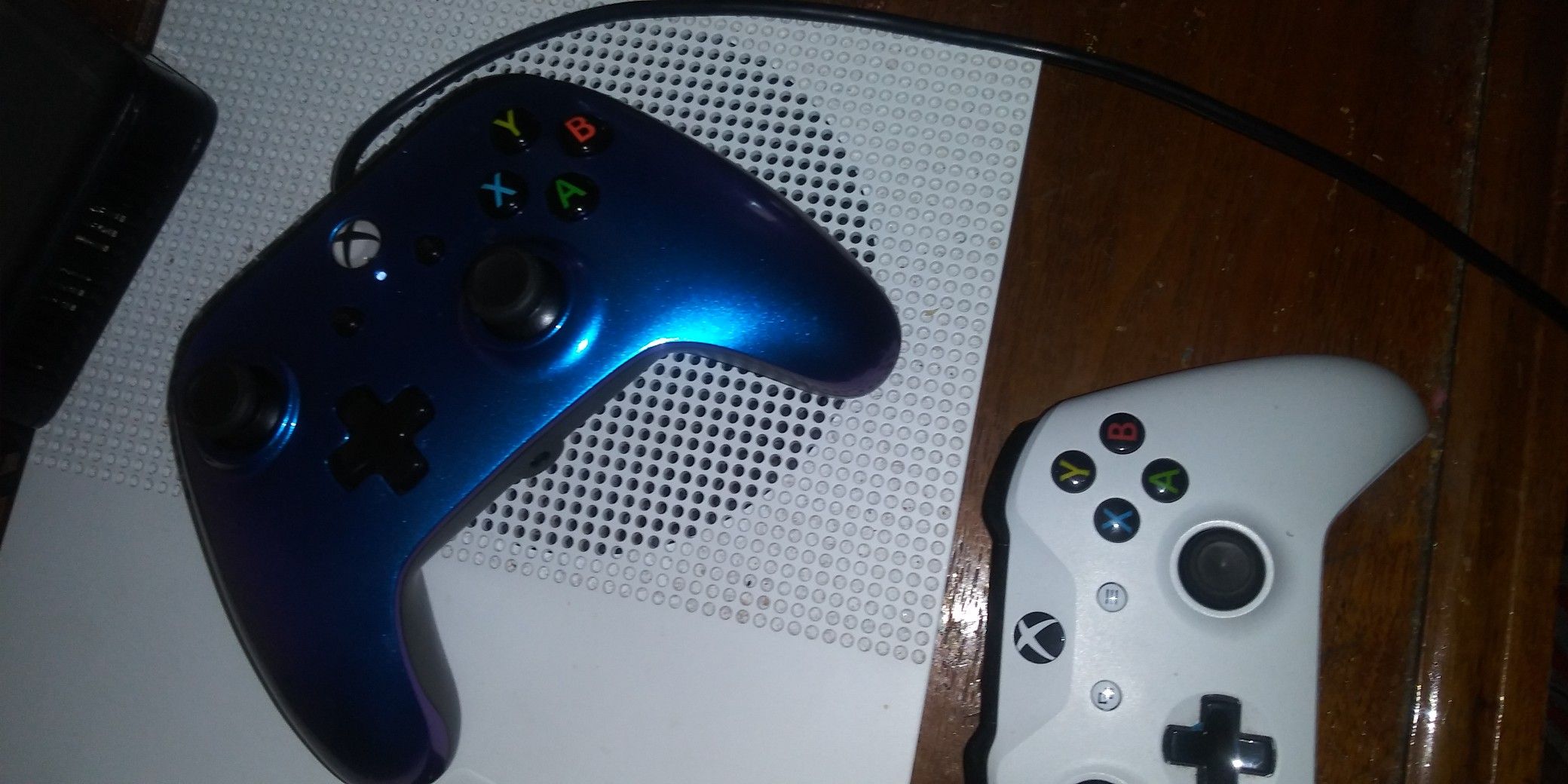 Xbox one s 3 games 2 controllers