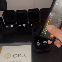 VVS 10MM 8CT Stud Earrings