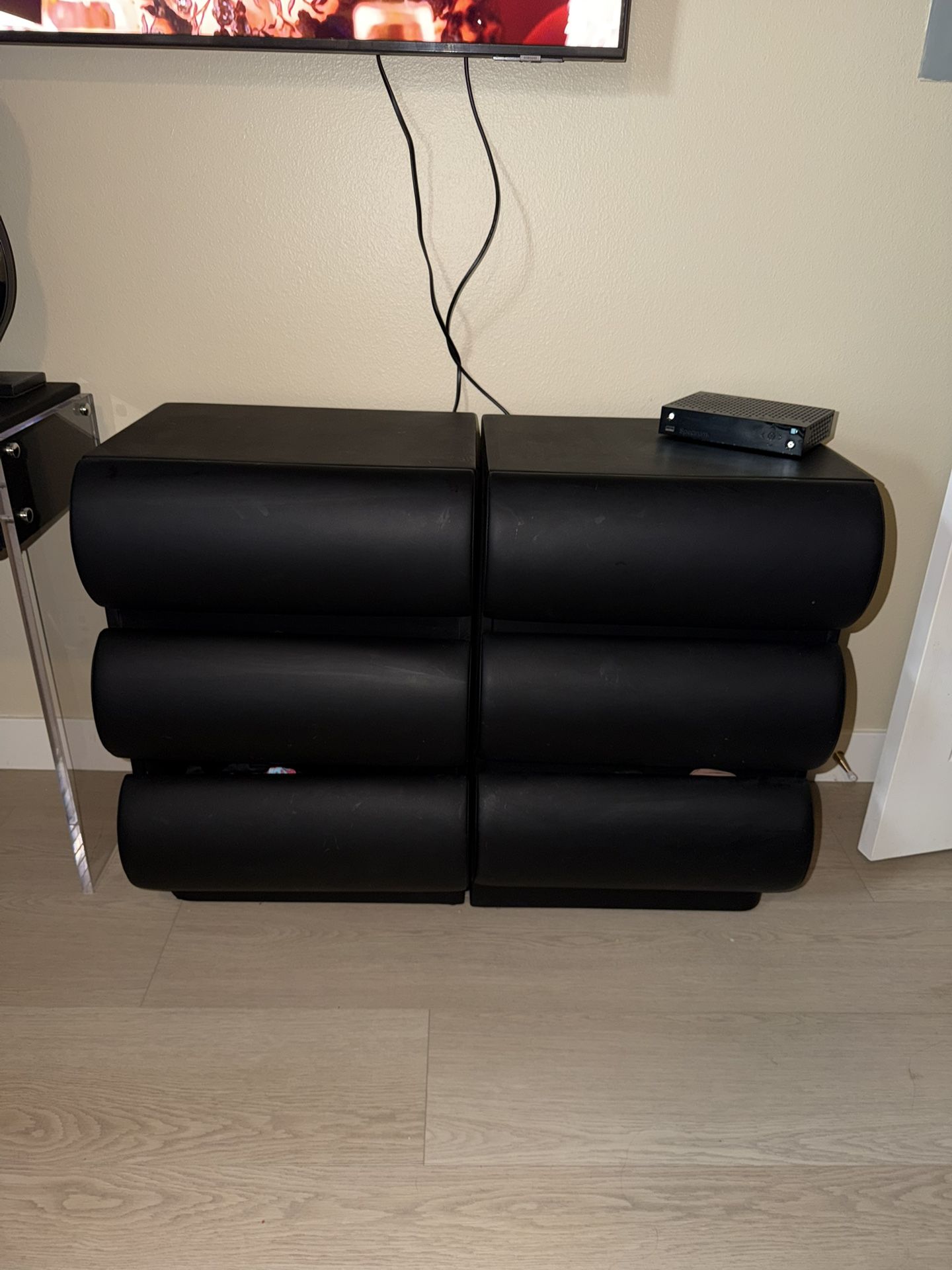 Dresser Chest 6 DRAWERS - Eviction SALE - Like NEW furniture 