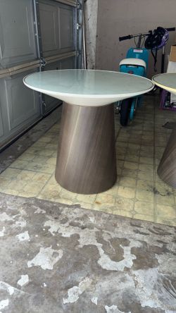 Revolving table with glass 100$