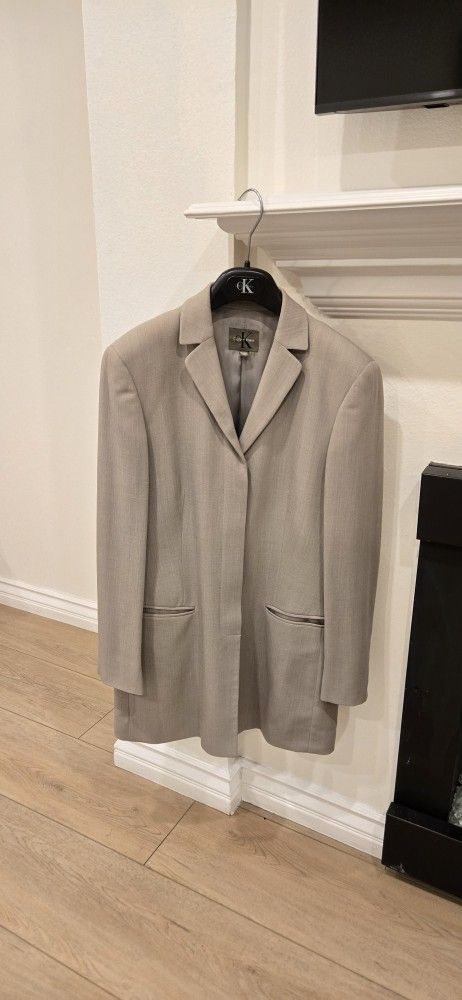 Brand New Calvin Klein High Quality, lightweight Beige Women's Blazer. Made in Italy. Size 6.