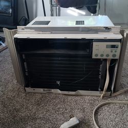 Old Betsy AC Unit Works Good
