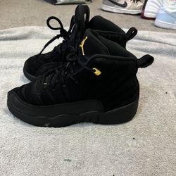 Size 1Y Boys Jordan 12 Retro Black Taxi 