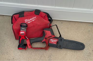 Milwaukee M18 FUEL Hatchet 8" Pruning Saw & Light Combo + 1 Batteries