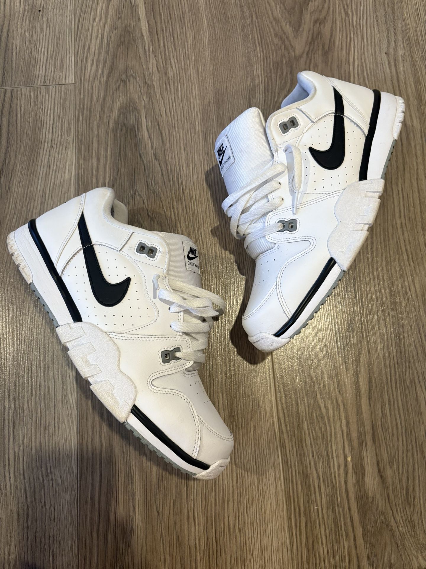 Size 10.5 Nike Air Cross Trainer Low White Black