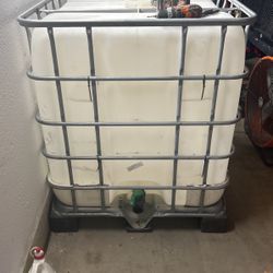 275 Gallon Water Tank 