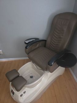 Pedi & Mani professional salon chair.