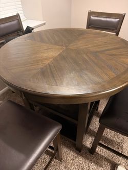 Dining set four chairs included