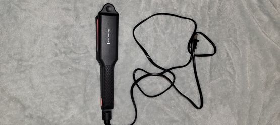 FREE Remington Hair Straightener 2" Black/Pink 